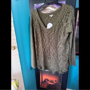 En Creme Olive V-Neck Sweater